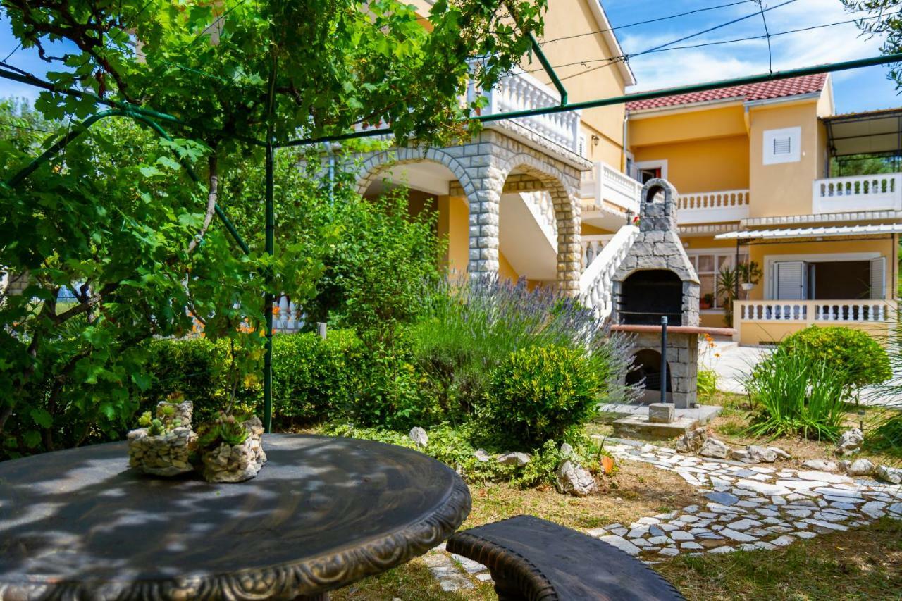 Apartman Haus Maja Banjol Exterior photo